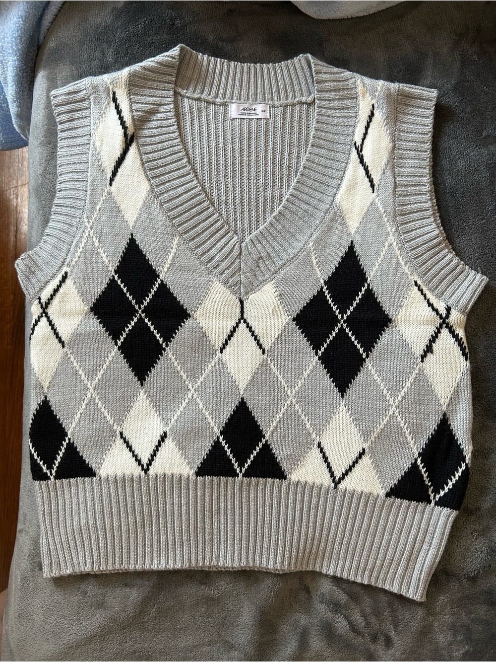 Ardene Argyle V-Neck Sweater Vest - Gray, Black & Cream | Cropped-Knit-Preppy